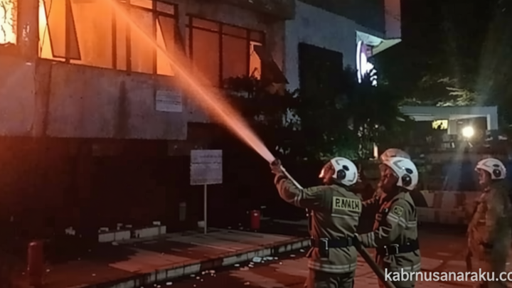 3 Ruko di Semarang Terbakar – Kerugian Ditaksir Ratusan Juta