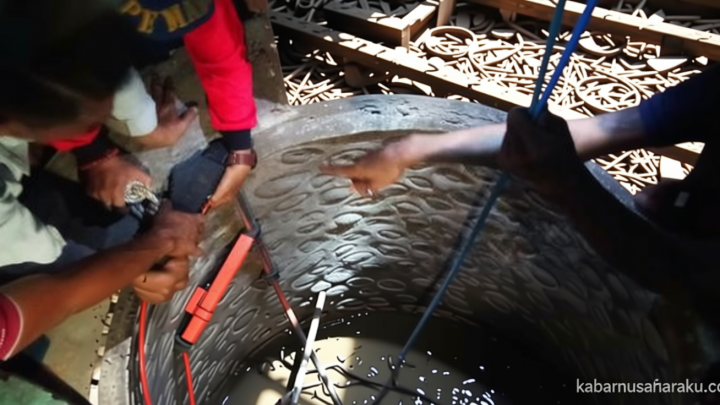 Momen Dramatis Damkar Selamatkan Balita Jatuh ke Sumur 18 Meter di Banyuwangi
