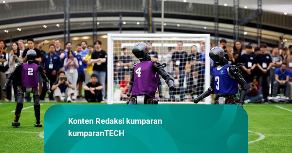 Key Issue: Foto: Aksi Robot Humanoid Tanding Sepak Bola di RoboCup Korea Selatan