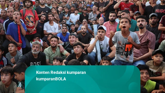 Foto: Warga Palestina Adakan Nobar Argentina vs Mesir di Tengah Reruntuhan
