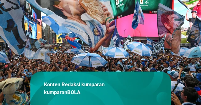 Important Visit: Foto: Ribuan Fans Argentina Padati Times Square Jelang Final Piala Dunia