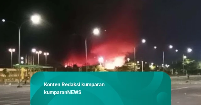 TPA Benowo Surabaya Terbakar – Api dan Kepulan Asap Membubung Tinggi
