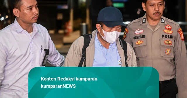 Foto: Bupati Lombok Barat yang Kena OTT Digiring ke Gedung KPK