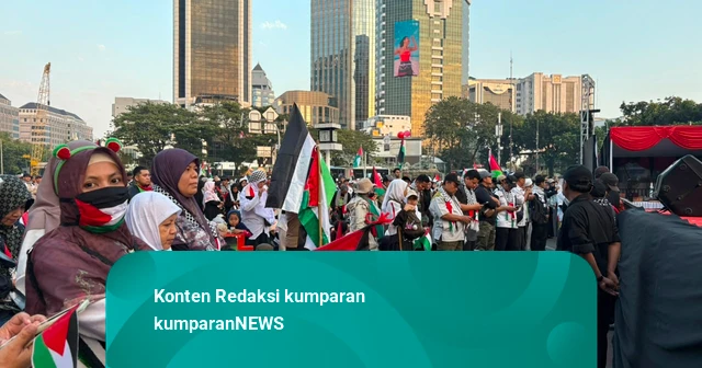 Massa Gelar Aksi Bela Palestina di Patung Kuda, Jalan Merdeka Selatan Ditutup