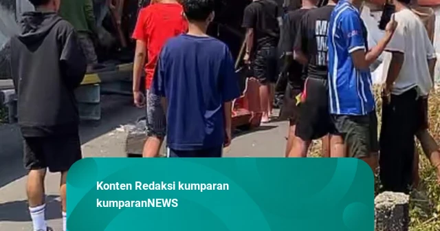 Kecelakaan di Flyover di Brebes: Satu Truk Nyangkut, Satunya Lagi Terjun Bebas