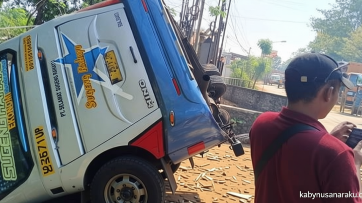 Bus Sugeng Rahayu Terjun ke Sungai di Nganjuk – Empat Orang Penumpang Terluka