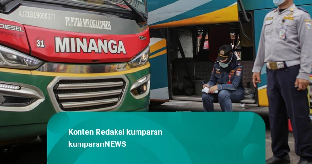 Unik, Lomba Tarik Bus Meriahkan HUT 81 RI di Terminal Kalideres Jakbar