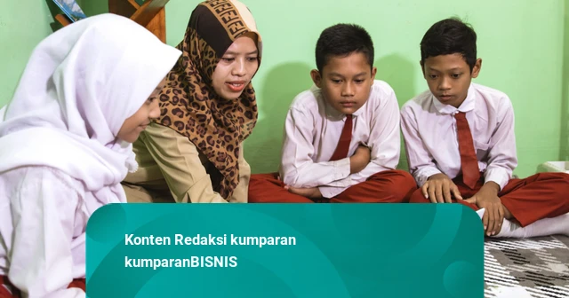 Prabowo Minta Tingkatkan Gaji Guru daripada Anggaran untuk Upacara Kementerian