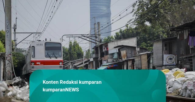 KRL Bogor Line Kota Dilempar Botol Hingga Kaca Pecah, KAI Commuter Buru Pelaku