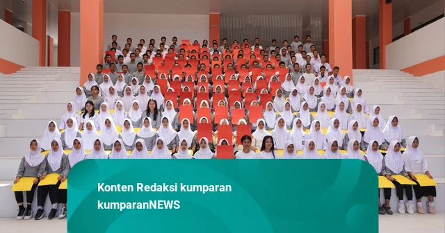 Paper Mob ala Siswa Sekolah Rakyat Sulsel
