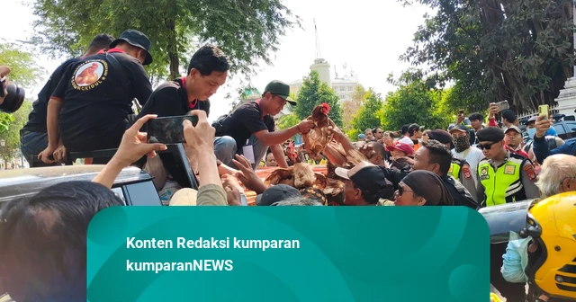 Keluhkan Harga Pakan Naik, Peternak di Malioboro Bagikan Ribuan Ayam dan Telur