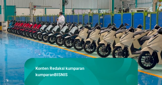 Rosan Sebut Motor Listrik Baru Kuasai 1% Penjualan Motor di RI