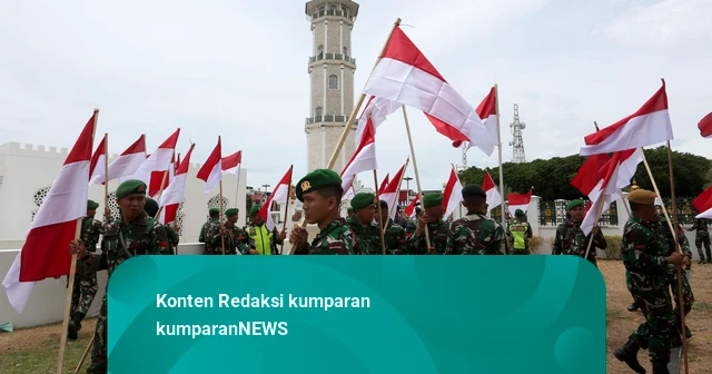 Saat Bendera Merah Putih Kembali Berkibar di Masjid Raya Baiturrahman Aceh