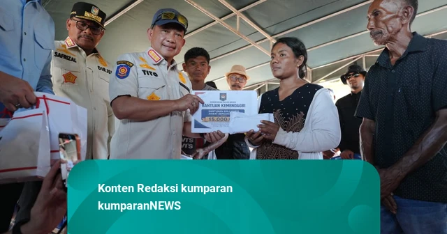 Mendagri Tito Tinjau Desa Waekokak dan Salurkan Bantuan Duka di Nagekeo
