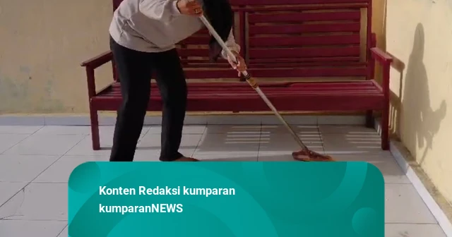 Gunung Anak Krakatau Erupsi, Debu Hitam Masuk Rumah Warga Pulau Sebesi