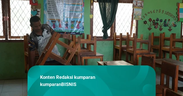 Pertamina Salurkan Meja & Kursi Baru, Dorong Pembelajaran di SDN Batu Cermin NTT