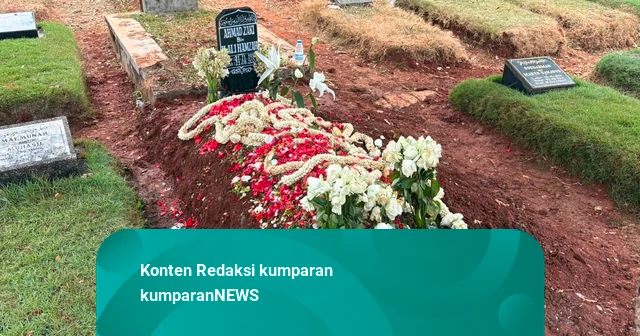 Bang Jek Dimakamkan di Jakbar, Bunga Penuhi Pusara Relawan Gempa NTT Itu