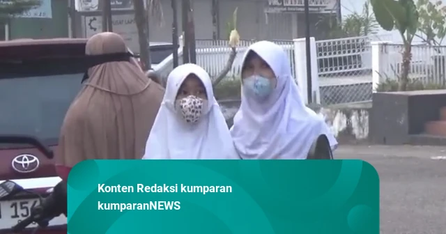 Siswa Tetap Belajar di Tengah Kabut Asap Jambi, Sekolah Imbau Pakai Masker