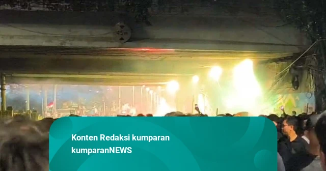 Masih ada Kerumunan di Jalur Tanah Abang-Palmerah, KRL Belum Bisa Melintas